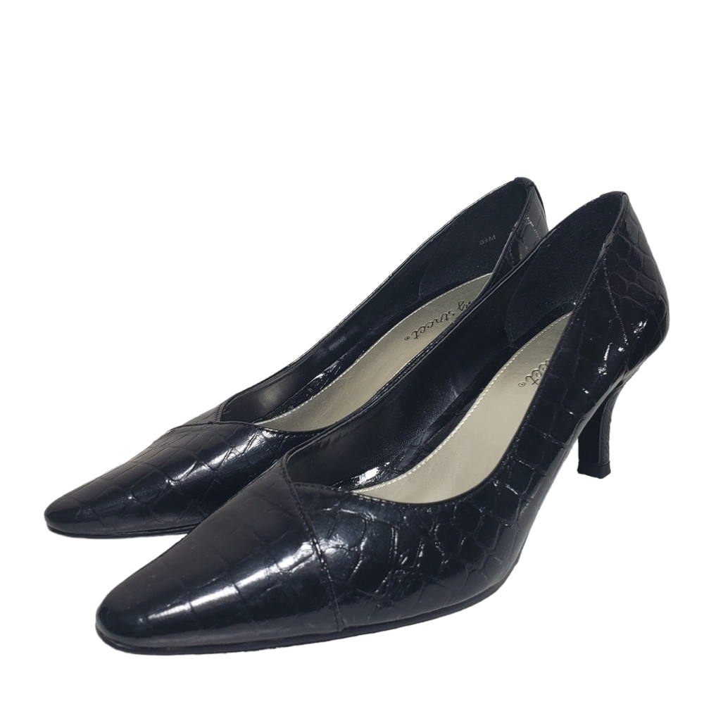 Easy Street Black Croc Print Closed Toe Pumps Sz 8.5M